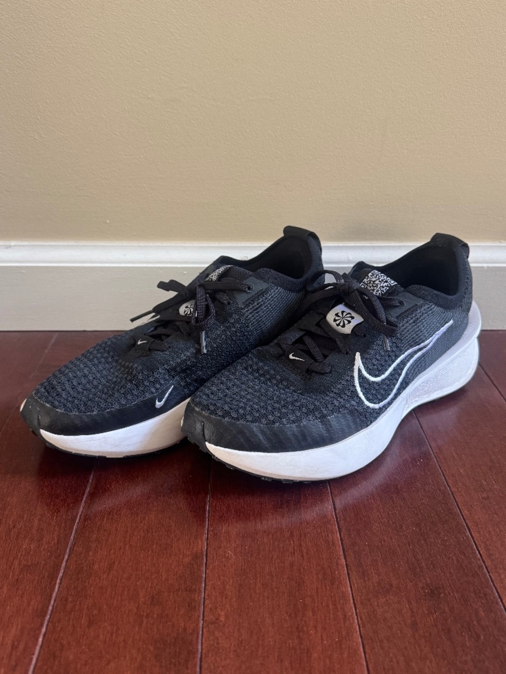 Nike Interact Black & White Running Shoes